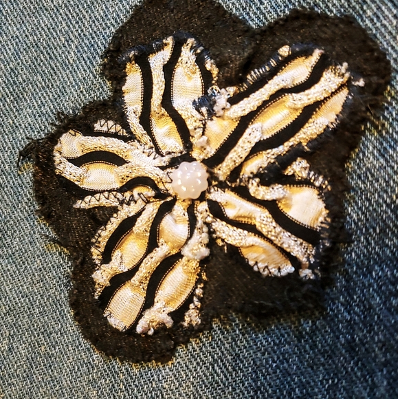 L.E.I Custom Flare Jeans - Picture 4 of 12